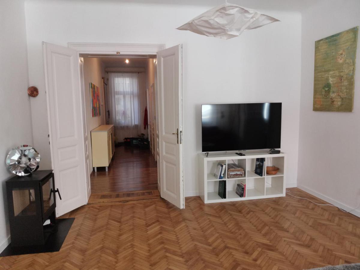 Downtown 3 Bdr Charm - Walk To All Attractions Bratislava Exterior foto